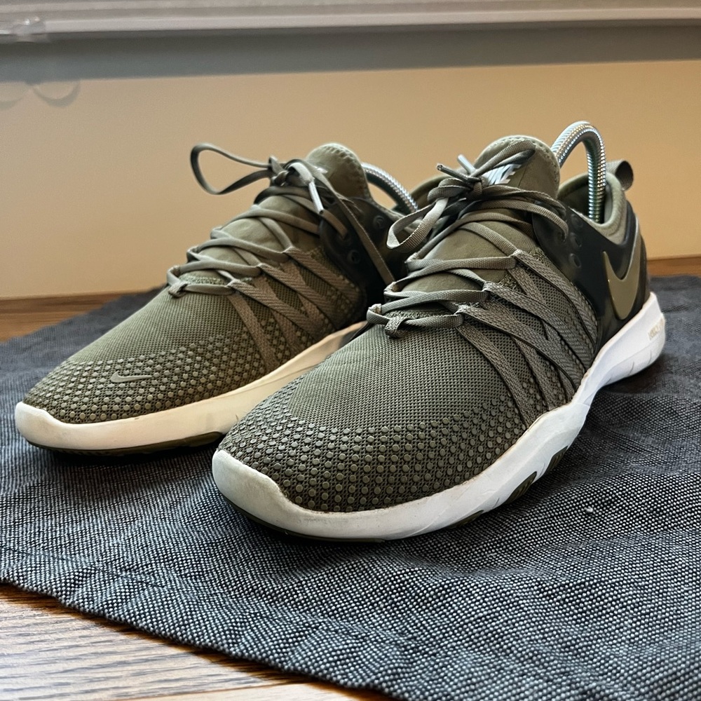 Women's NIKE FREE Green Running Athletic Shoes 904649-200 | Size 8